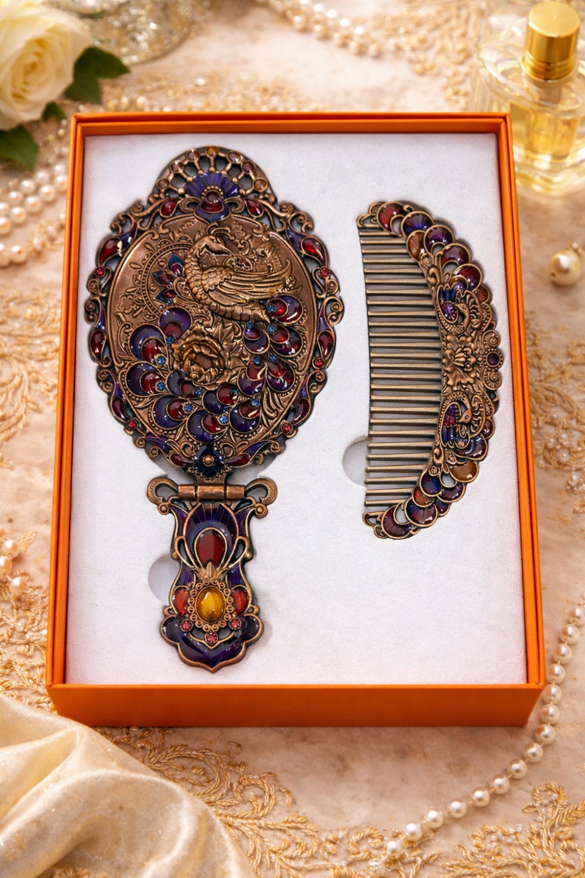 Osmanlı Vintage Tavus Kuşu Desenli El Aynası & Tarak Seti – Antik Gümüş Tonlu Hediyelik Set