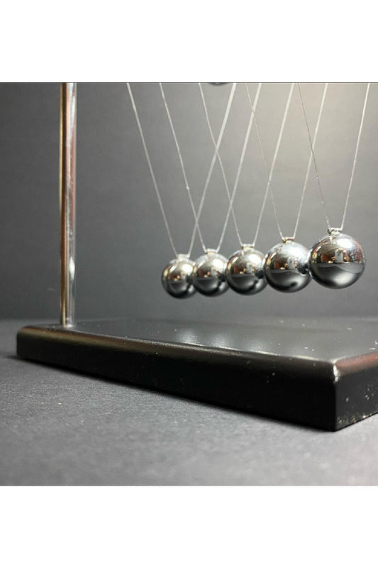 Newton Çarpışan Denge Topları Newton Beşiği