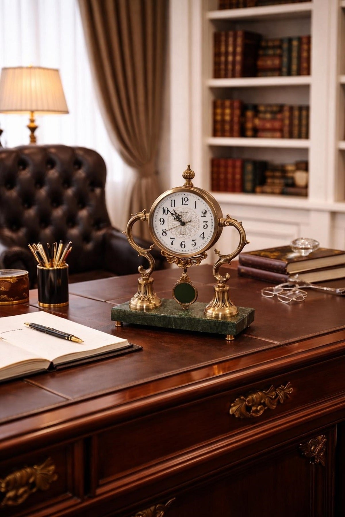 İskandinav Tasarım Mermer Kaideli Sarkaçlı Metal Masa Saati Premium Dekoratif Saat