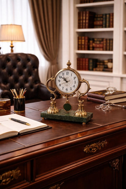 İskandinav Tasarım Mermer Kaideli Sarkaçlı Metal Masa Saati Premium Dekoratif Saat