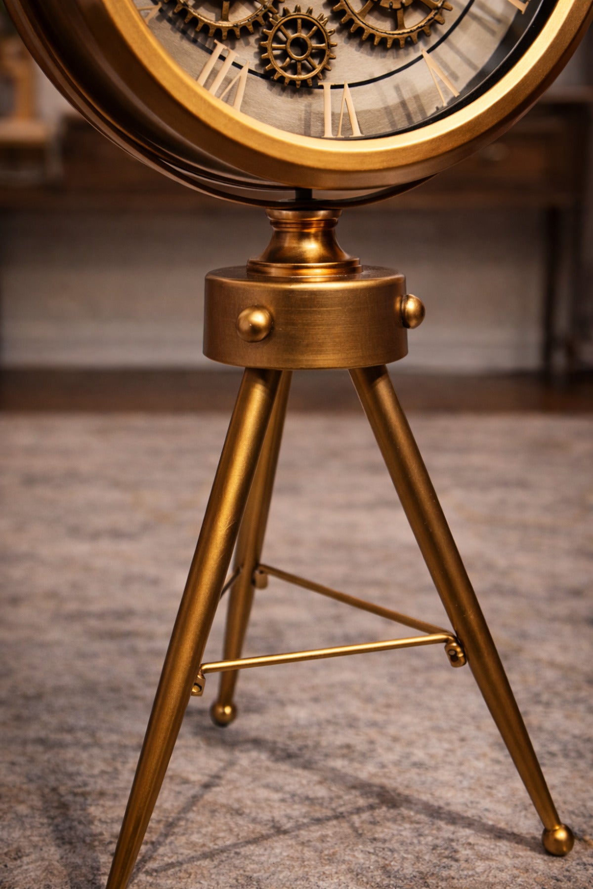Metal Tripod Ayaklı Mekanizmalı Dekoratif Saat – Vintage & Endüstriyel Tasarım