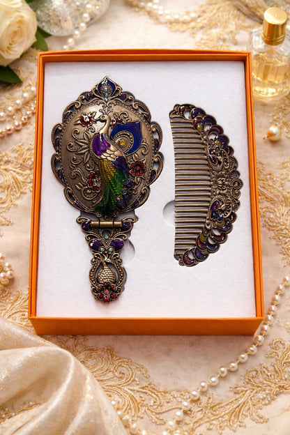 Osmanlı Vintage Tavus Kuşu Desenli El Aynası & Tarak Seti – Antik Gümüş Tonlu Hediyelik Set