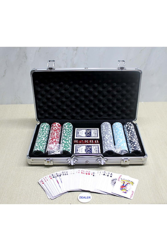 Metal Çantalı 300 Chip Ve 2 Adet İskambil Kağitına Sahip Poker Oyunu