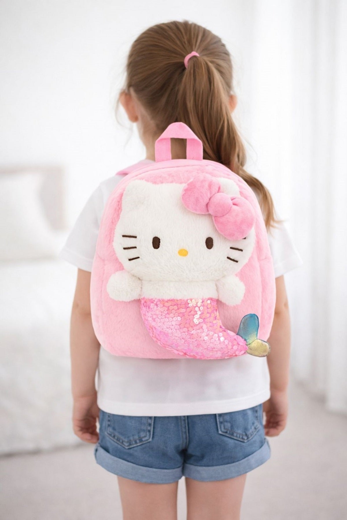 Hello Kitty Peluş Sırt Çantası – Çocuklar İçin Sevimli ve Yumuşak Tasarım