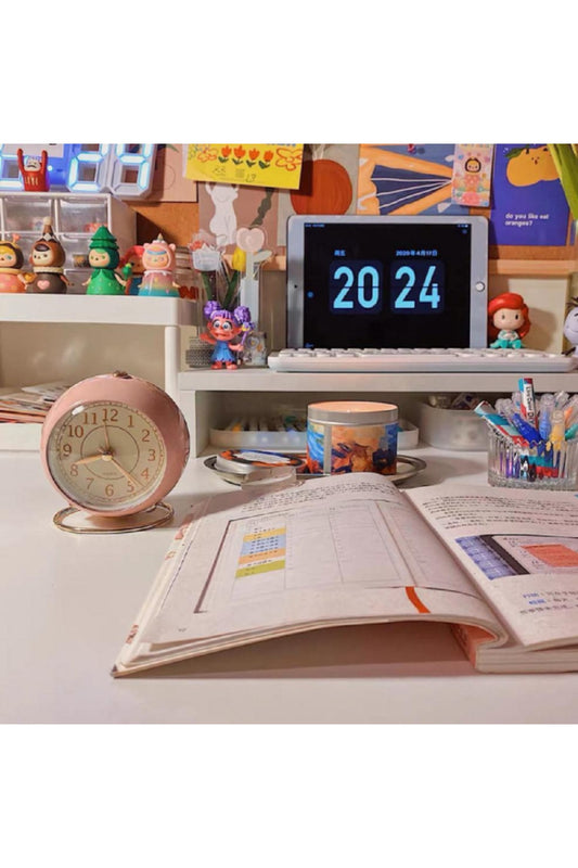 Retro Quartz Sessiz Ve Işıklı Masa Saati