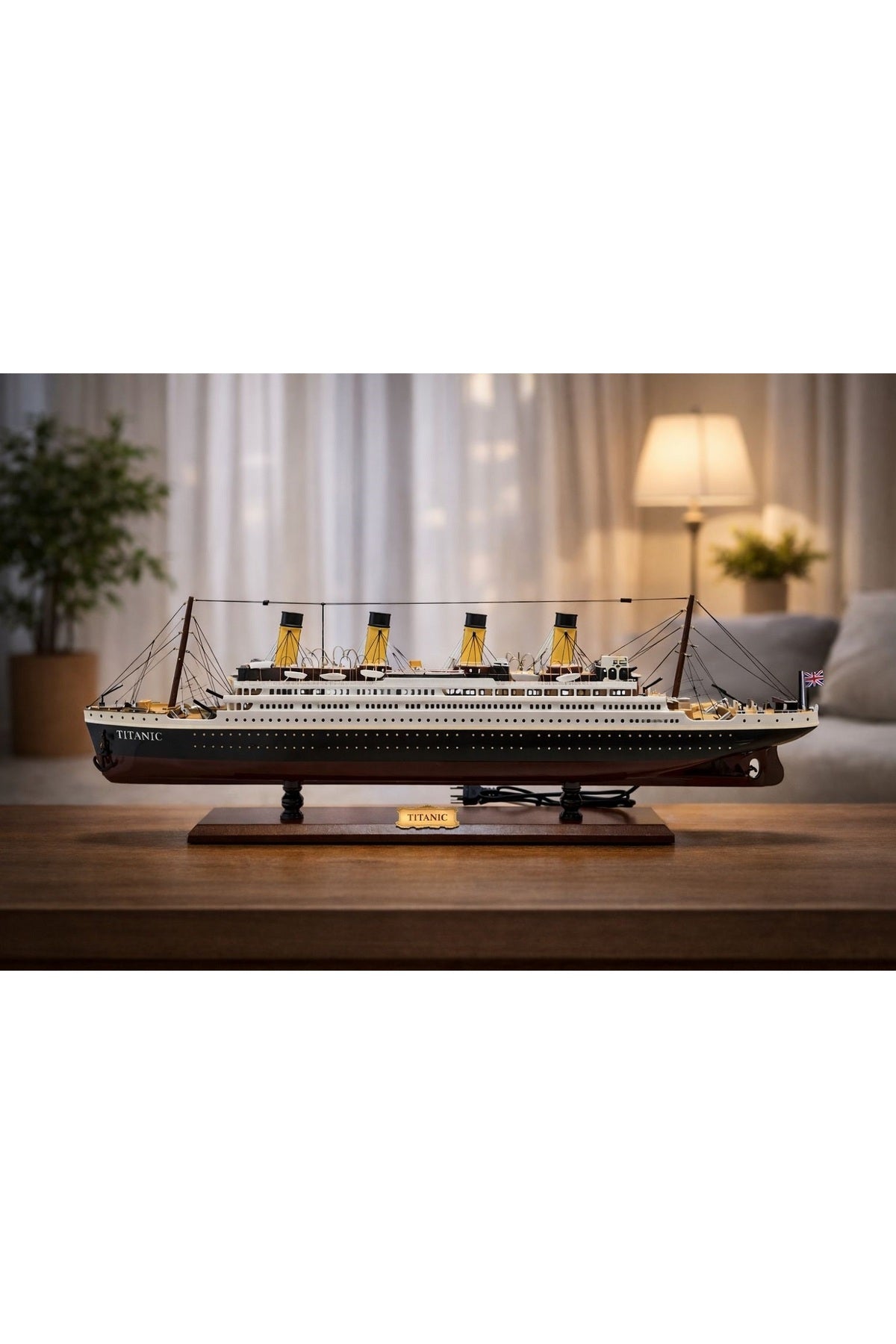 Işıklı Titanic Gemi Maketi – Dekoratif Ahşap Standlı Koleksiyon Modeli