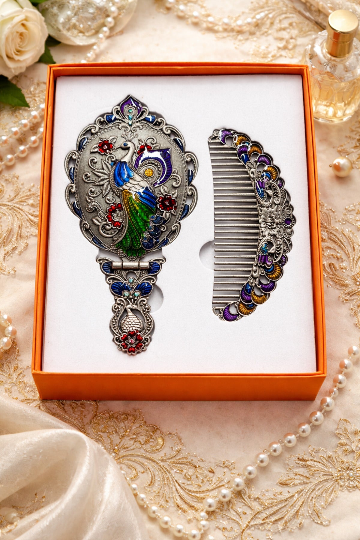 Osmanlı Vintage Tavus Kuşu Desenli El Aynası & Tarak Seti – Antik Gümüş Tonlu Hediyelik Set