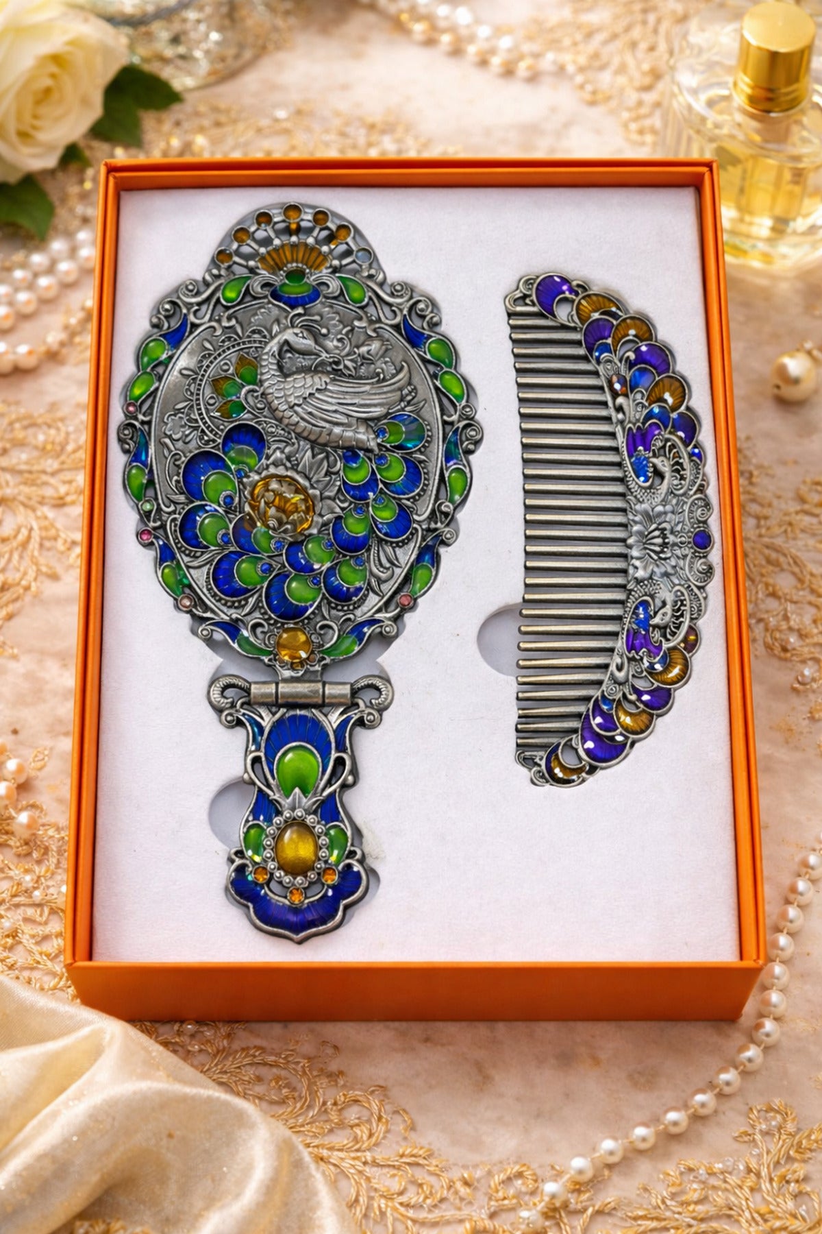 Osmanlı Vintage Tavus Kuşu Desenli El Aynası & Tarak Seti – Antik Gümüş Tonlu Hediyelik Set