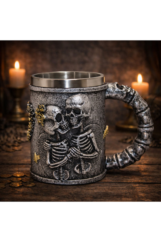 Gotik Kurukafa Aşık İskelet Figürlü 3D Kabartmalı Fantasy Kupa Bardak Metal İç Hazneli Dekoratif