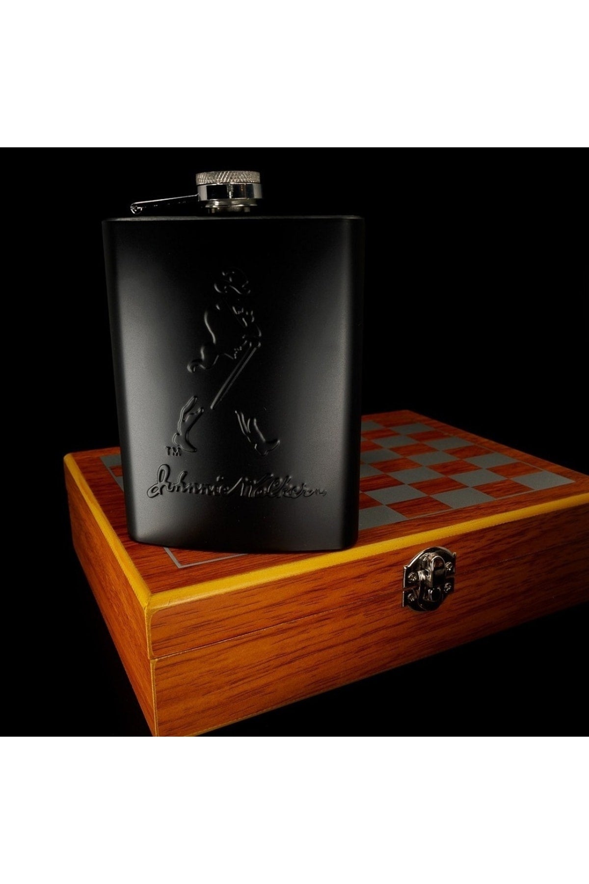 Özel Tasarım Johnnie Walker Retro Paslanmaz Çelik Matara Ve Satranç Seti?