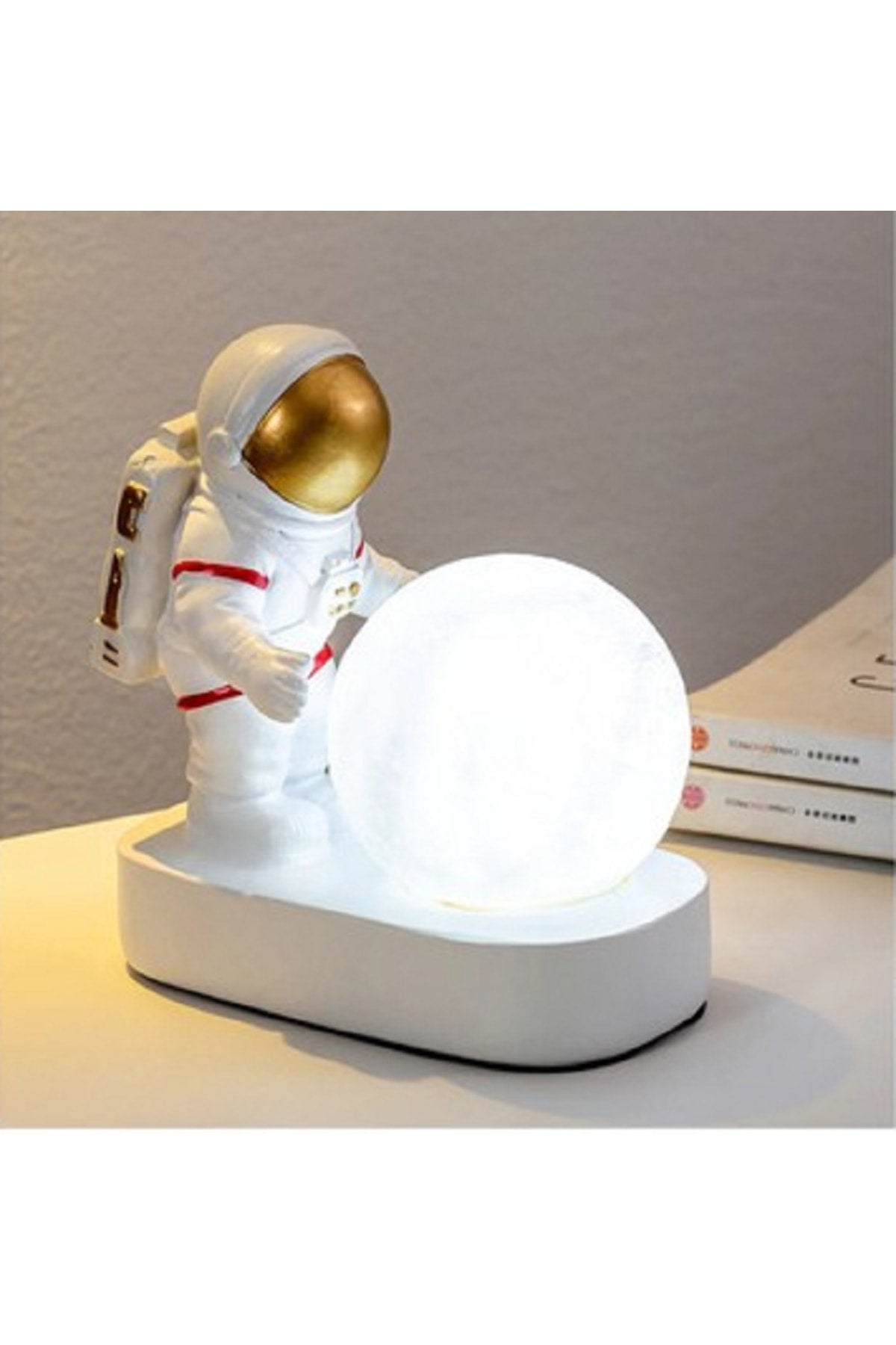 Astronot Spaceman Ay Led Gece Lambası Yatak Odası Başucu Masaüstü Yaratıcı Reçine Lamba Süs Obje
