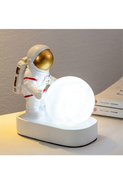 Astronot Spaceman Ay Led Gece Lambası Yatak Odası Başucu Masaüstü Yaratıcı Reçine Lamba Süs Obje
