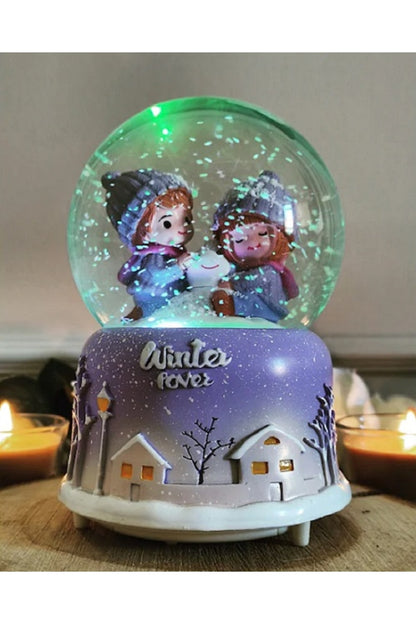 Winter Love Büyük Boy Otomatik Işıklı Müzikli Püskürtmeli Kar Küresi