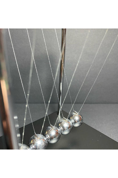Newton Çarpışan Denge Topları Newton Beşiği